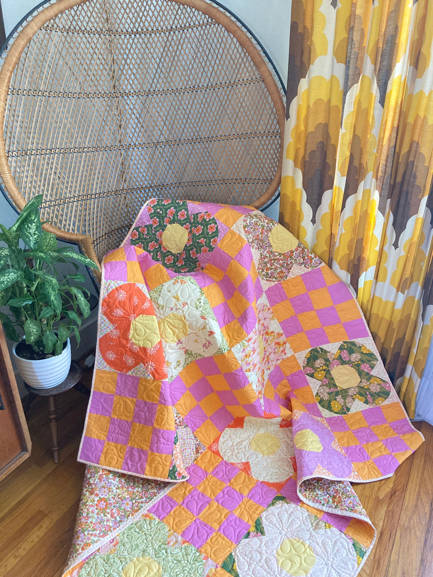 Poppin' Posies Quilt Pattern by The Retro Quilter
