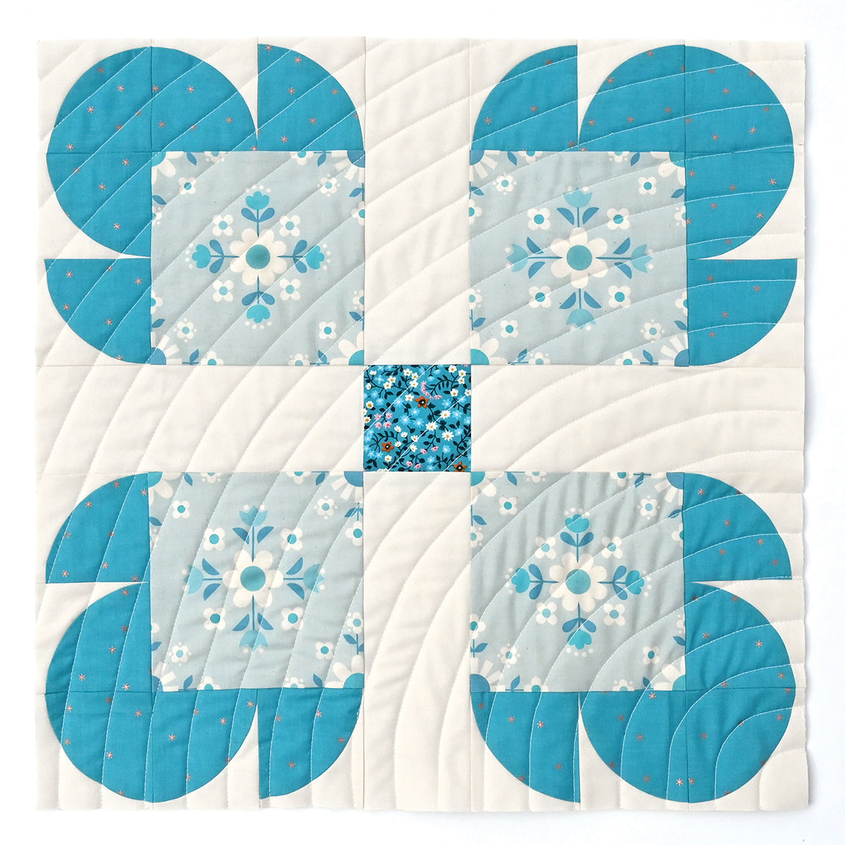 Teddy Bear Paw Quilt Pattern by Holly Clarke Design