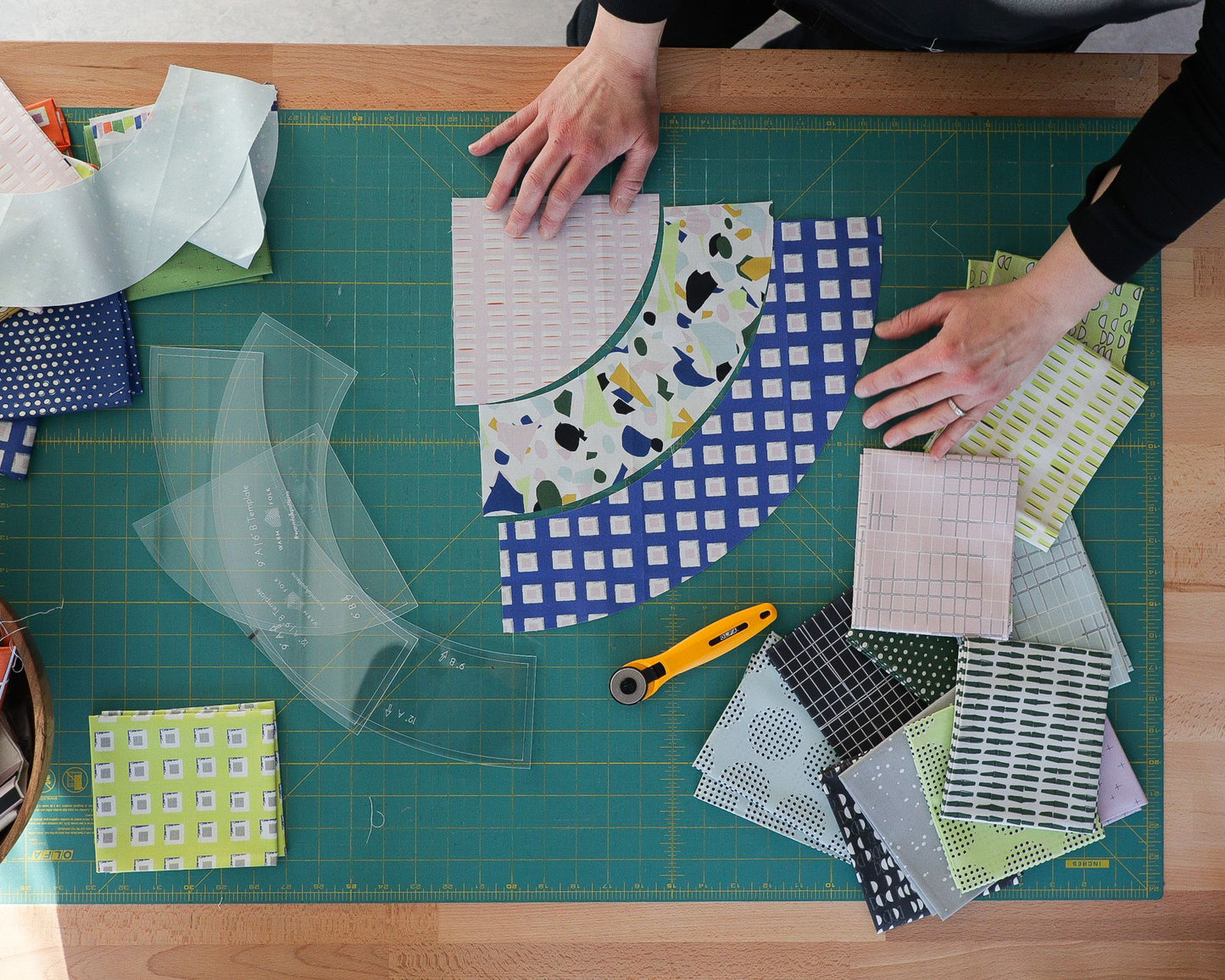 Giant Nested Curves Templates by WarmFolk